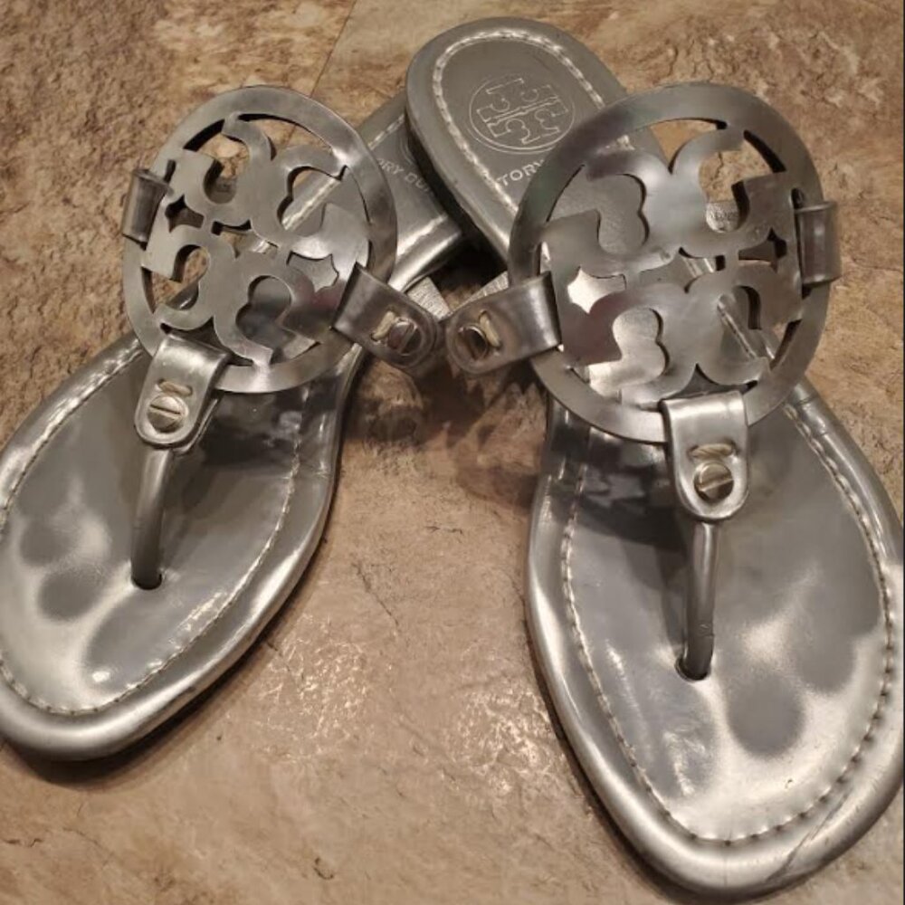 Tory Burch Miller Silver Metallic Leather Thong Sandals Size 6